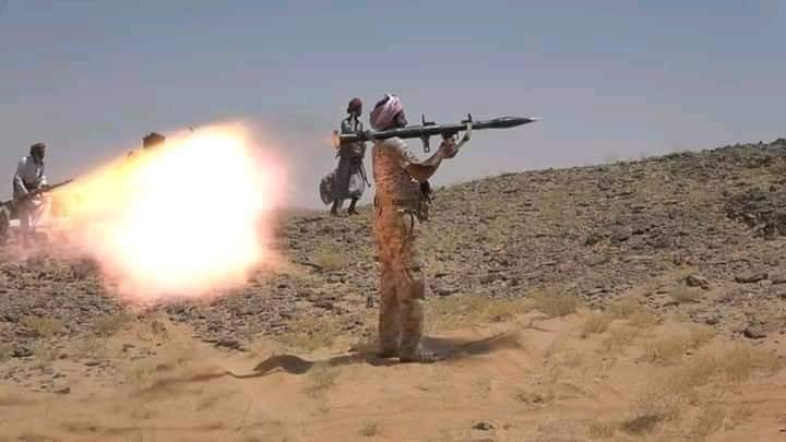 معارك عنيفة بين قوات الجيش الوطني وجماعة الحوثي في جبهة جديدة 