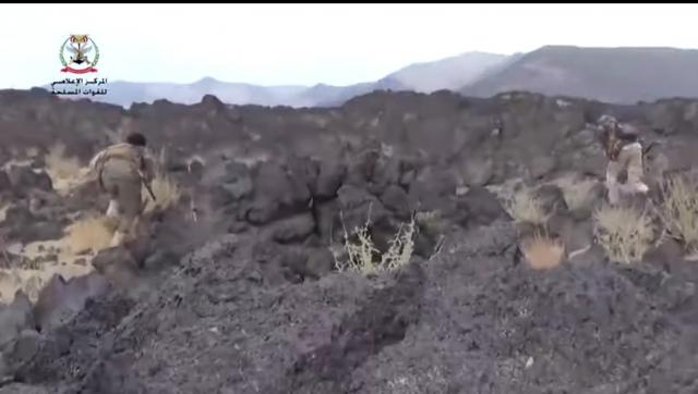شاهد بالفيديو مشهد بطولي لحظة اقتحام الجيش الوطني مواقع عسكرية في مأرب وعناصر الحوثي تفر هاربة منها  