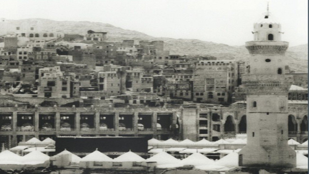 صورة تاريخية نادرة لأول مأذنة للمسجد الحرام