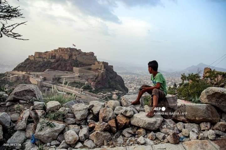 شاهد صورة مذهلة بهذه المحافظة اليمنية لمصور يمني اختيرت ضمن أفضل لقطات الاسبوع في وكالة دولية .. الاسم