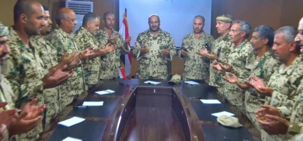 لماذا وجه العميد طارق صالح التحية لعيدروس الزبيدي عقب اجتماعه بقادة الحرس الجمهوري اليمني (تفاصيل وفيديو)