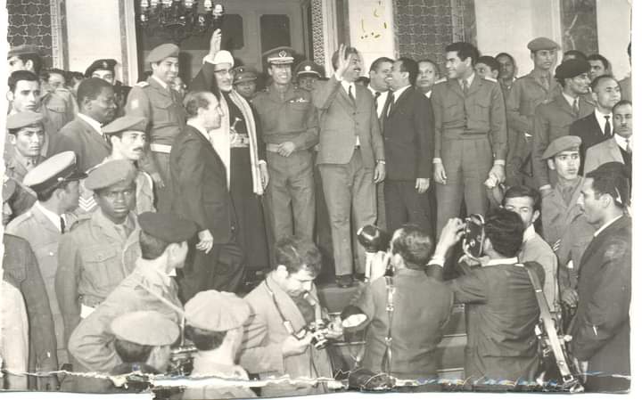 تنشر لأول مرة: صورة نادرة تجمع رئيسان يمنيان حكما اليمن مع الزعيم 