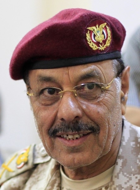 الكشف عن الشخصية الأكثر تأثيراً على الجنرال علي محسن الأحمر التي لا يعرفها الجميع 