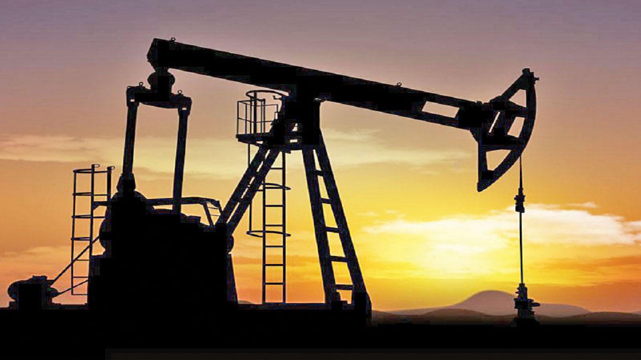 النفط يتراجع بسبب شكوك بشأن خفض الإنتاج