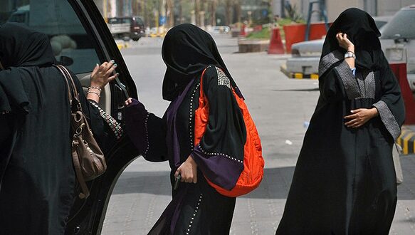نساء يمنيات يشكلن عصابة ويرتكبنّ جريمة بشعة في عدن 
