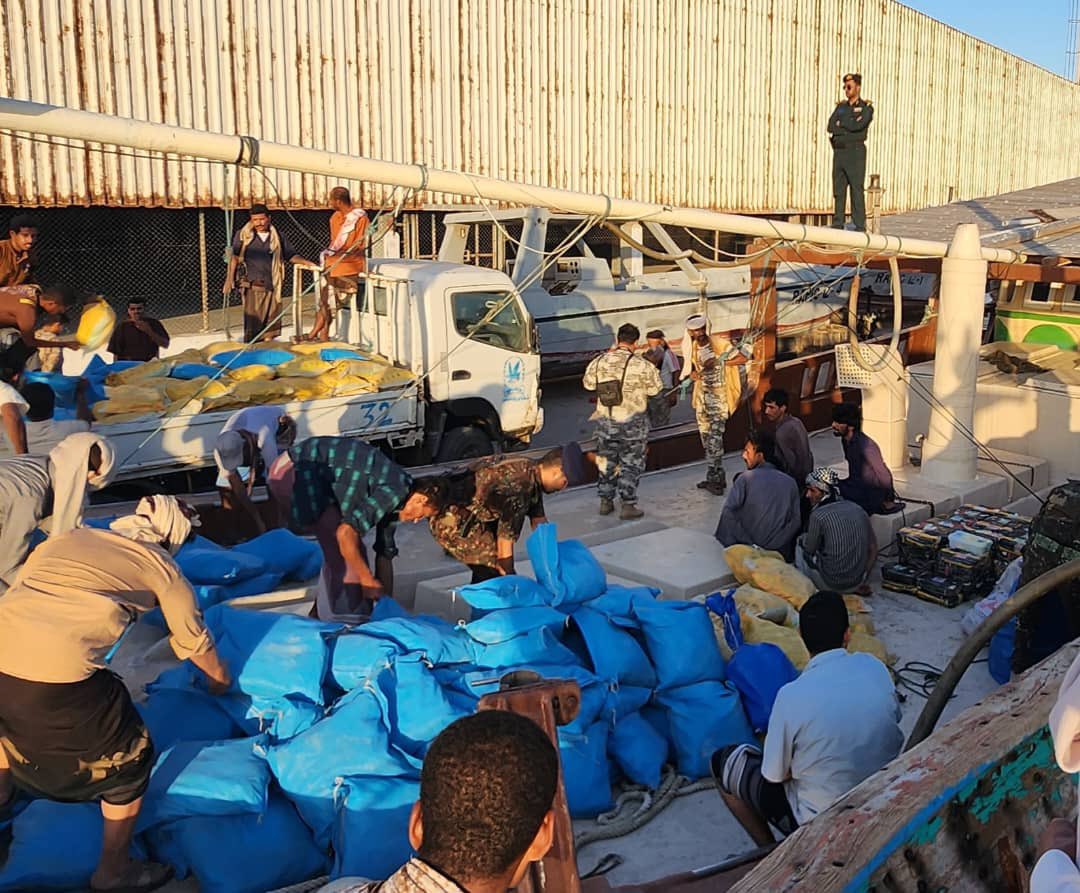 شاهد الصور .. قوات خفر السواحل اليمنية تقبض على إيرانيين يحملون كميات هائلة من المخدرات