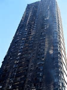شاهد بالصور:برج الشارقة محترق بالكامل 