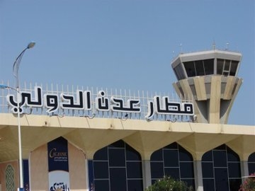 تحقيق يكشف من الذي قصف مطار عدن الدولي ومن اين انطلقت الصواريخ .. شاهد 