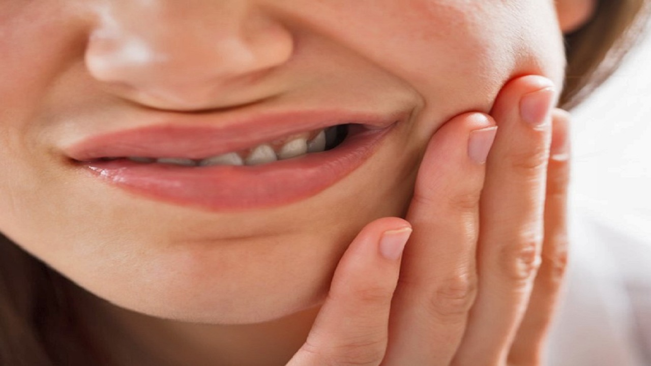 مكونات طبيعية بديلة لتسكين آلام الأسنان والمفاصل