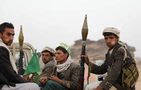 بقوة السلاح .. جماعة الحوثي تسطو على املاك ومنازل لرجل اعمال بارز