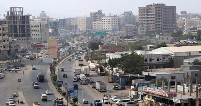 تصعيد شعبي في عدن وقطع للشوارع لهذا السبب !