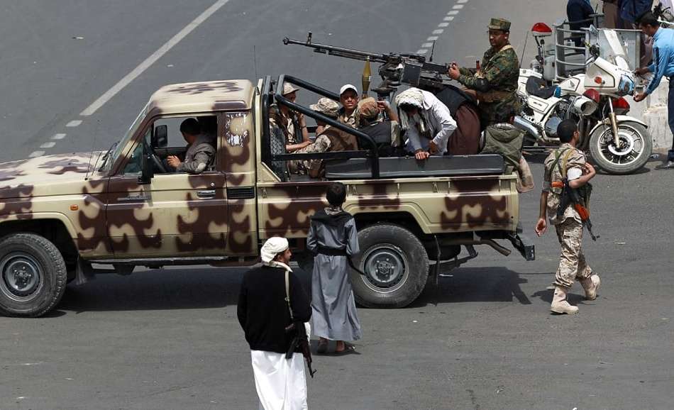 صحيفة سعودية : اغتيالات وتصفيات بين قيادات الحوثيين وظهور هذا الفصيل سيطيح بزعيم الجماعة
