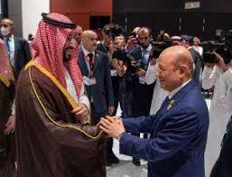 لقاء حار جمع بين رئيس مجلس القيادة الرئاسي مع ولي العهد السعودي في شرم الشيخ المصرية 