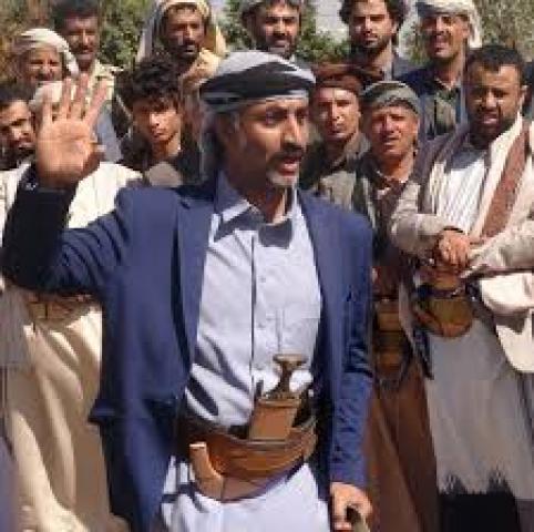 رئيس الهيئة العامة لشؤون القبائل في حكومة الحوثيين يلزم القبائل لزج ابنائهم إلى جبهاتهم المنهارة 