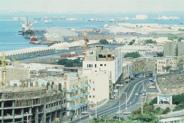 الانتقالي يؤكد وجود شحنات كبيرة من الأمونيوم في ميناء عدن