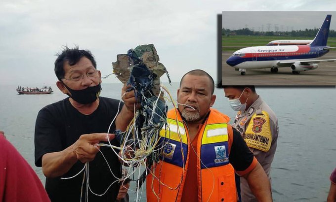 عاجل .. شاهد بالفيديو اللحظات الأخيرة لركاب الطائرة الإندونيسية بعد تحديد مكان تحطمها… وهذا ما عثرت عليه السلطات بالمكان! ( تفاصيل مروعة )