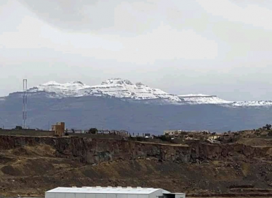 شاهد بالصور أول رجل ثلج يمني أشعل مواقع التواصل الاجتماعي على جبل