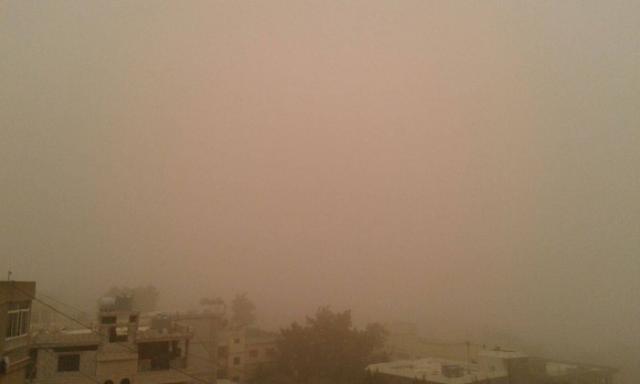 موجة غبار تجتاح ست محافظات يمنية والأرصاد يوجه تحذير عاجل ( الأسماء )
