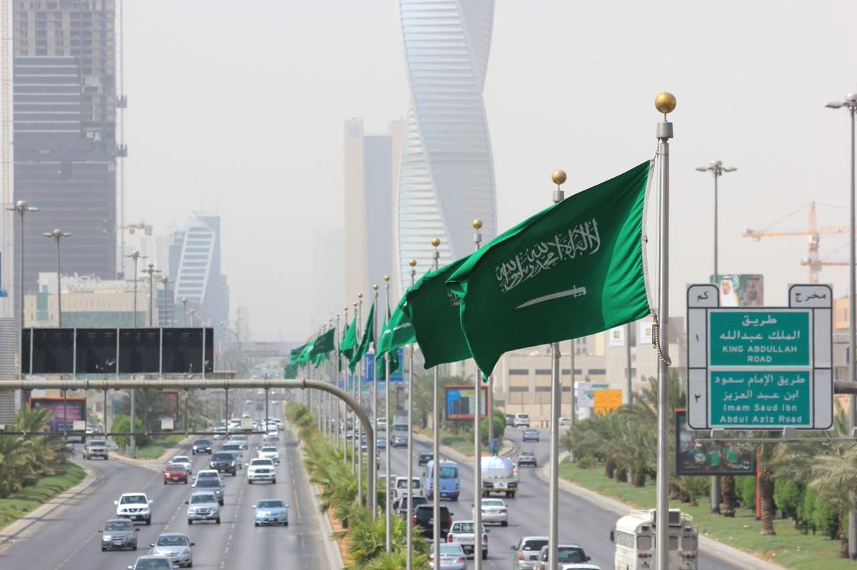   أمن الرياض يحبط محاولة سطو مسلح على مركبة نقل أموال وتستعيد المليون ريال