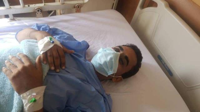 من هو مراسل قناة اليمن الذي بترت قدمه اليوم إثر إصابته في تفجيرات مطار عدن? ( الاسم و الصورة ) 