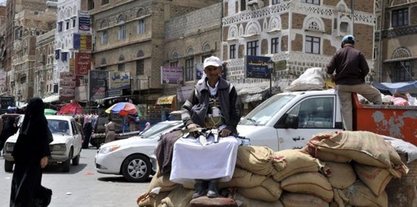 انتشار عناصر مدججة بالسلاح والهراوات و اعلان حالة الطوارئ في العاصمة صنعاء ( التفاصيل كاملة )