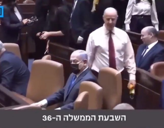 نتنياهو يتعرض لموقف محرج بعد أداء اليمين الدستورية في إسرائيل .. هذا ماحدث؟