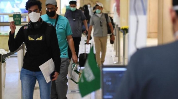 السعودية تعلن قرارات جديدة بشأن رفع قيود سفر المواطنين والأجانب وأداء العمرة 