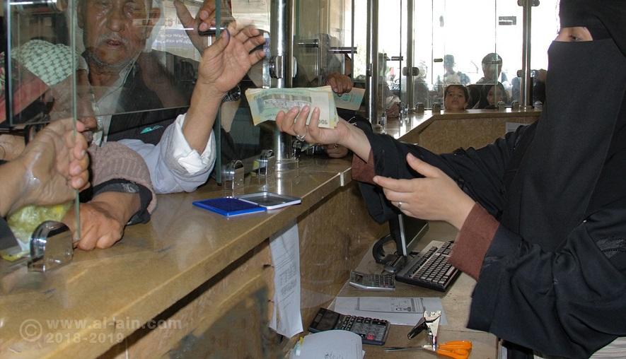 مباشرة من محلات الصرافة .. الريال اليمني ينهار مجددا أمام العملات الاجنبية والدولار يصل إلى 840 ريالا