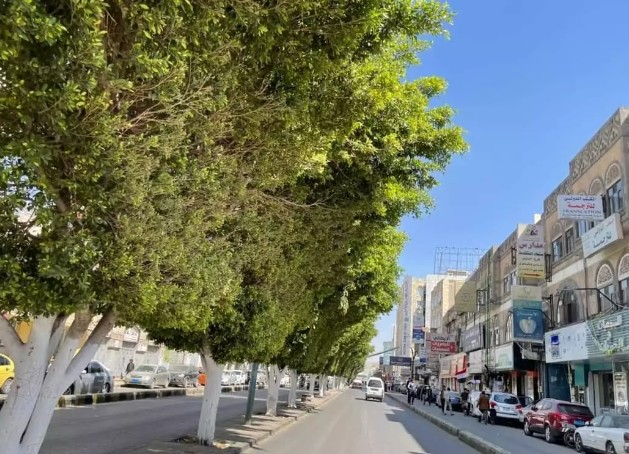 هكذا بدت شوارع العاصمة صنعاء خاليه من البشر لأول مرة .. صورة