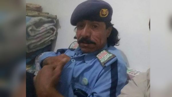 بدم بارد جماعة الحوثي يعدمون شرطي مرور شهير بطريقة بشعة والسبب ؟ ( صورة )