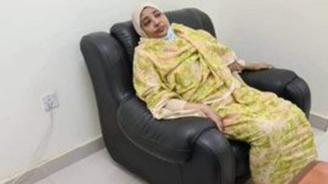 زوجة البشير تحدث ضجة كبيرة في السودان بعد توقيفها مرة أخرى 