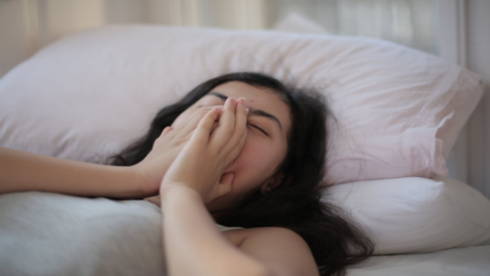 ماهو السبب وراء التنفس بصوت عال أثناء النوم؟ 