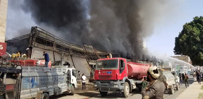 جماعة الحوثي تعلق على الحريق الهائل الذي التهم "برافو سنتر" في قلب العاصمة صنعاء