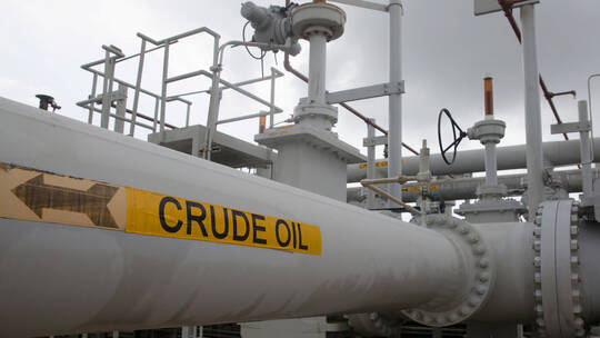 النفط يصعد بعد بيانات مخزونات الخام الأمريكية