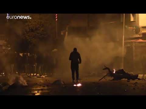 احتجاجات واسعة تهز دولة عربية واشتباكات على مداخل العاصمة.. (أول فيديو)