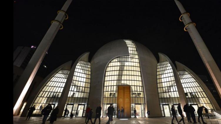 إدارة نادي ميونخ الألماني يعلن عن إنتهاء بناء مسجد إسلامي في ملعب الإليانز