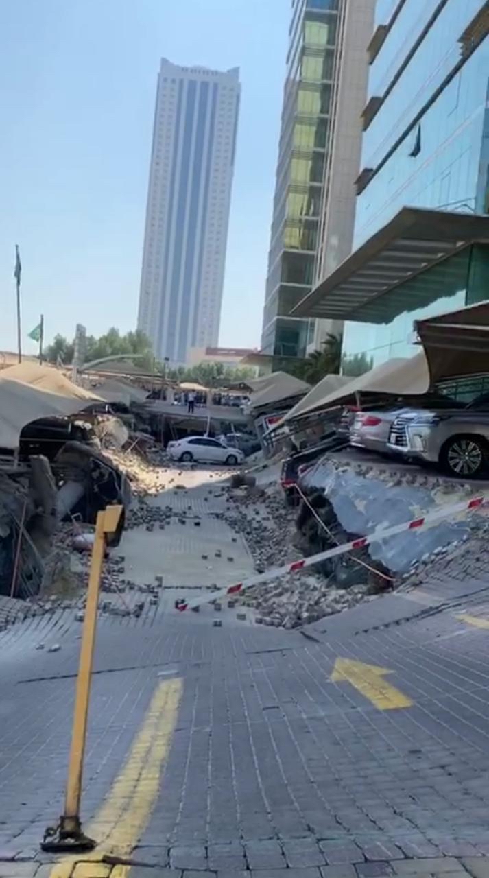 عاجل .. انهيار أحد كبار الابراج التجارية في السعودية وسيارات الاسعاف تهرع للمكان ( شاهد الصور ) 