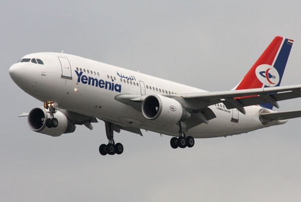 طائرة يمنية محملة بالركاب تعود الى مطار عدن عقب اقلاعها بساعات .. والسبب!