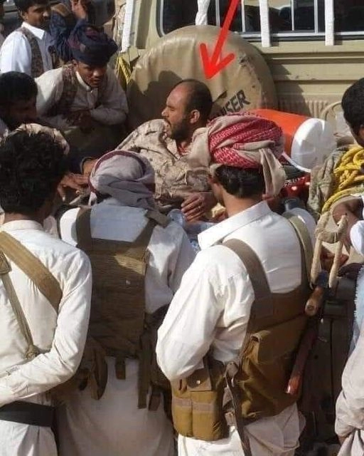 شاهد أول صورة للقيادي الحوثي " العماد" أسيرا في قبضة الجيش 