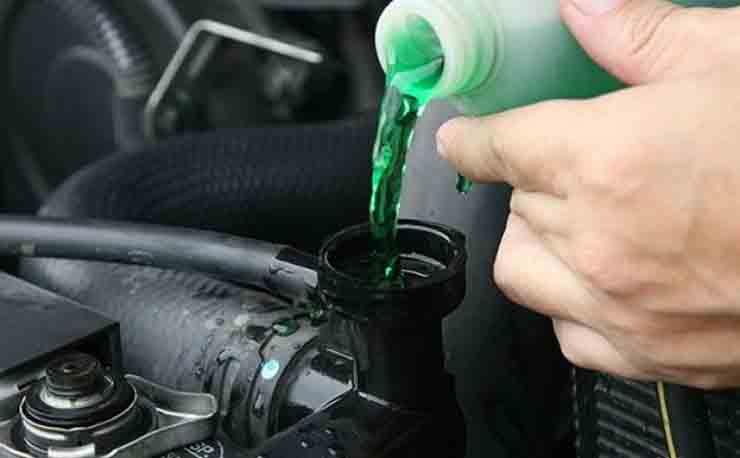 هل يمكن استخدام الماء العادي بدلا من سائل التبريد في السيارات ؟ 