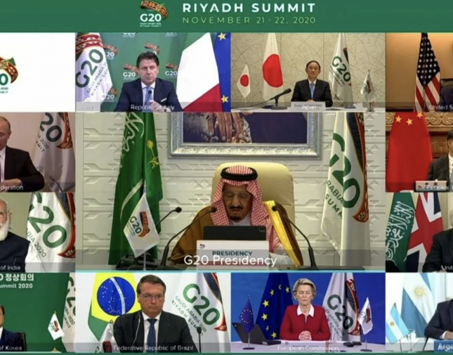صورة جماعية لقادة أهم رؤساء العالم في قمة العشرين وهذا من يتوسطهم تشعل مواقع التواصل