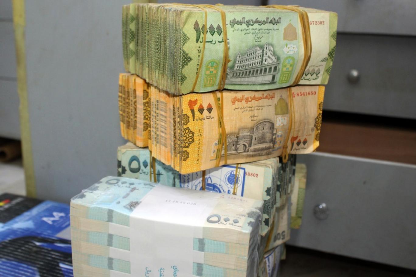 انهيار غير مسبوق في تاريخ الريال اليمني مقابل العملات الاجنبية مساء اليوم الخميس أسعار الصرف