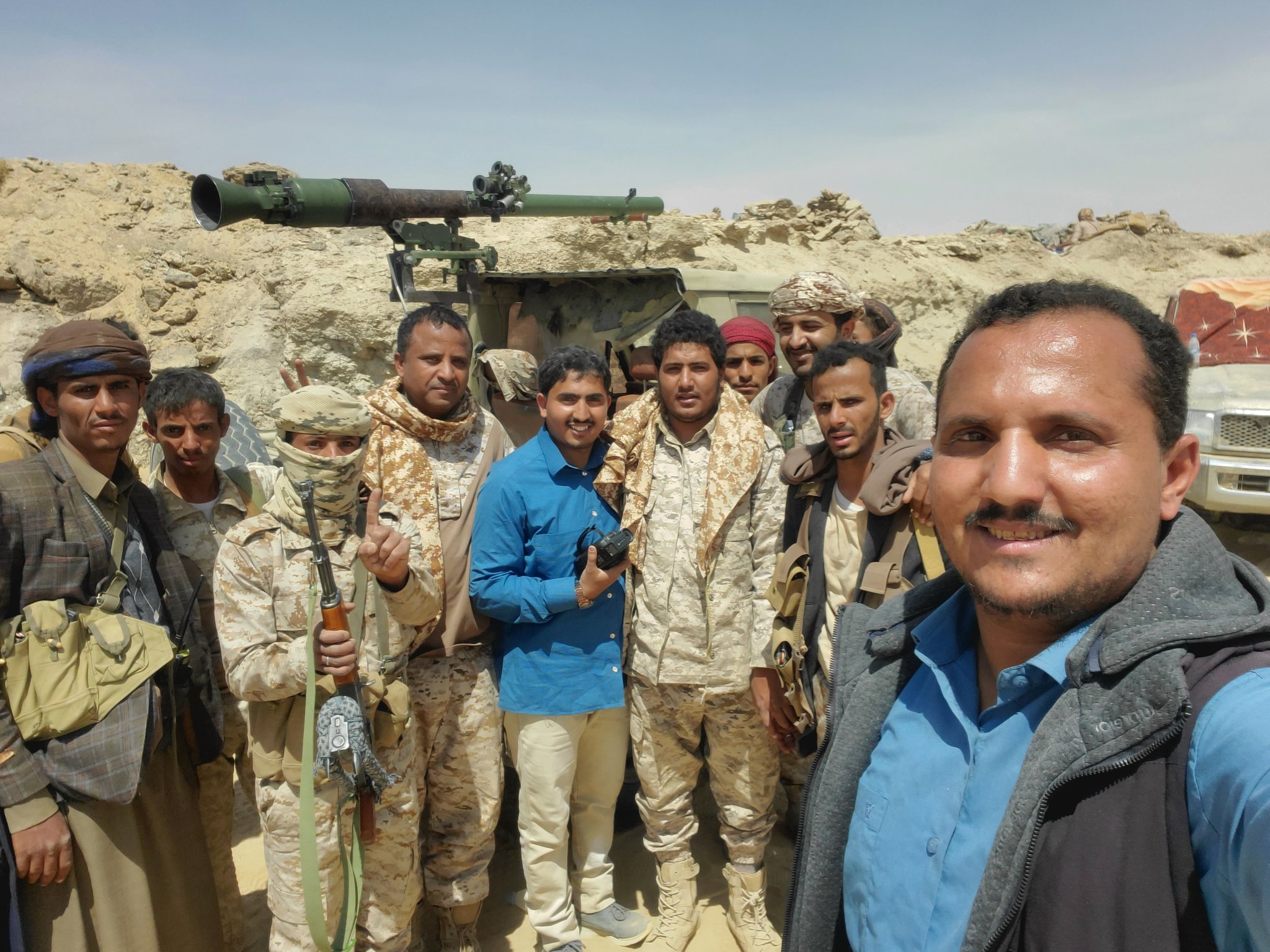 شاهد صورة أثارت غضب جماعة الحوثي للجيش الوطني بعد سيطرته على منطقة في محافظة الجوف 