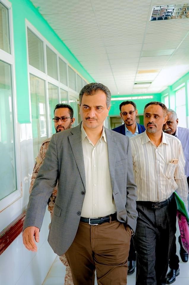 المحافظ لملس يغادر اليمن صوب هذه الدولة الخليجية ومصادر تكشف السبب ؟
