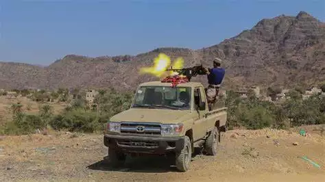 هذا ما يفعله الحوثيين في إب لمنع سقوط أولى مديرياتها في قبضة القوات المشتركة