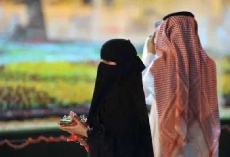 فتاه سعودية  تكيد زوجها  بعد ان اكتشفت انه يريد الزواج عليها فانتقمت منه بطريقة صادمة