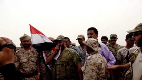 شرطا واحدا يضعه العميد "طارق صالح" على يد الشرعية و الرئيس هادي قبل التحام قواته مع الجيش في معركة "نهم"..  ما هو ؟ 