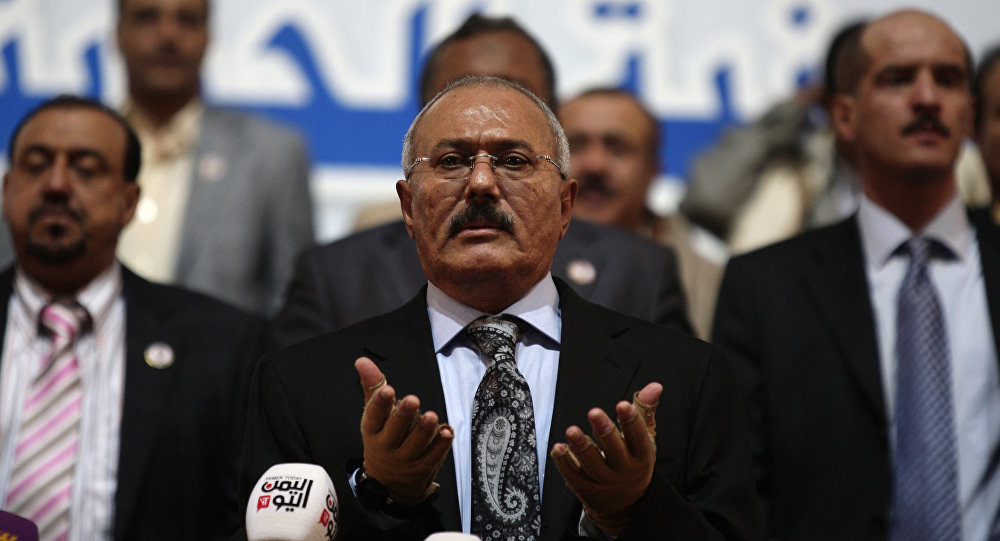 لأول مرة  : عمار عفاش يقطع الشك باليقين ويكشف حقيقه مقتل الرئيس صالح على يد الحوثيين ( شاهد )