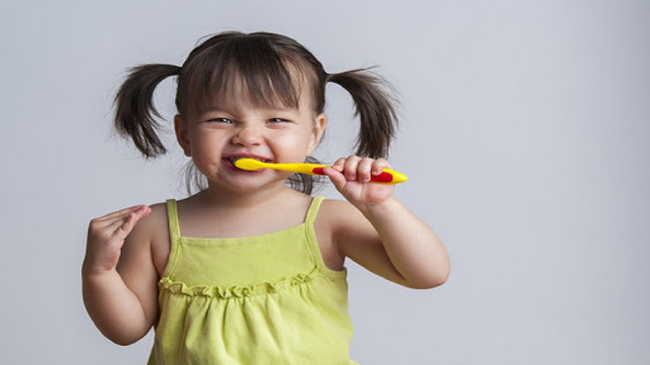 أفضل 5نصائح هامة للعناية بأسنان طفلك اللبنية