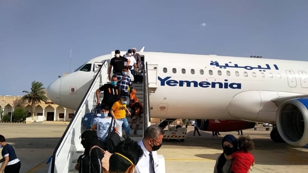 وصول 182 من اليمنيين العالقين في مصر الى مطار سيئون